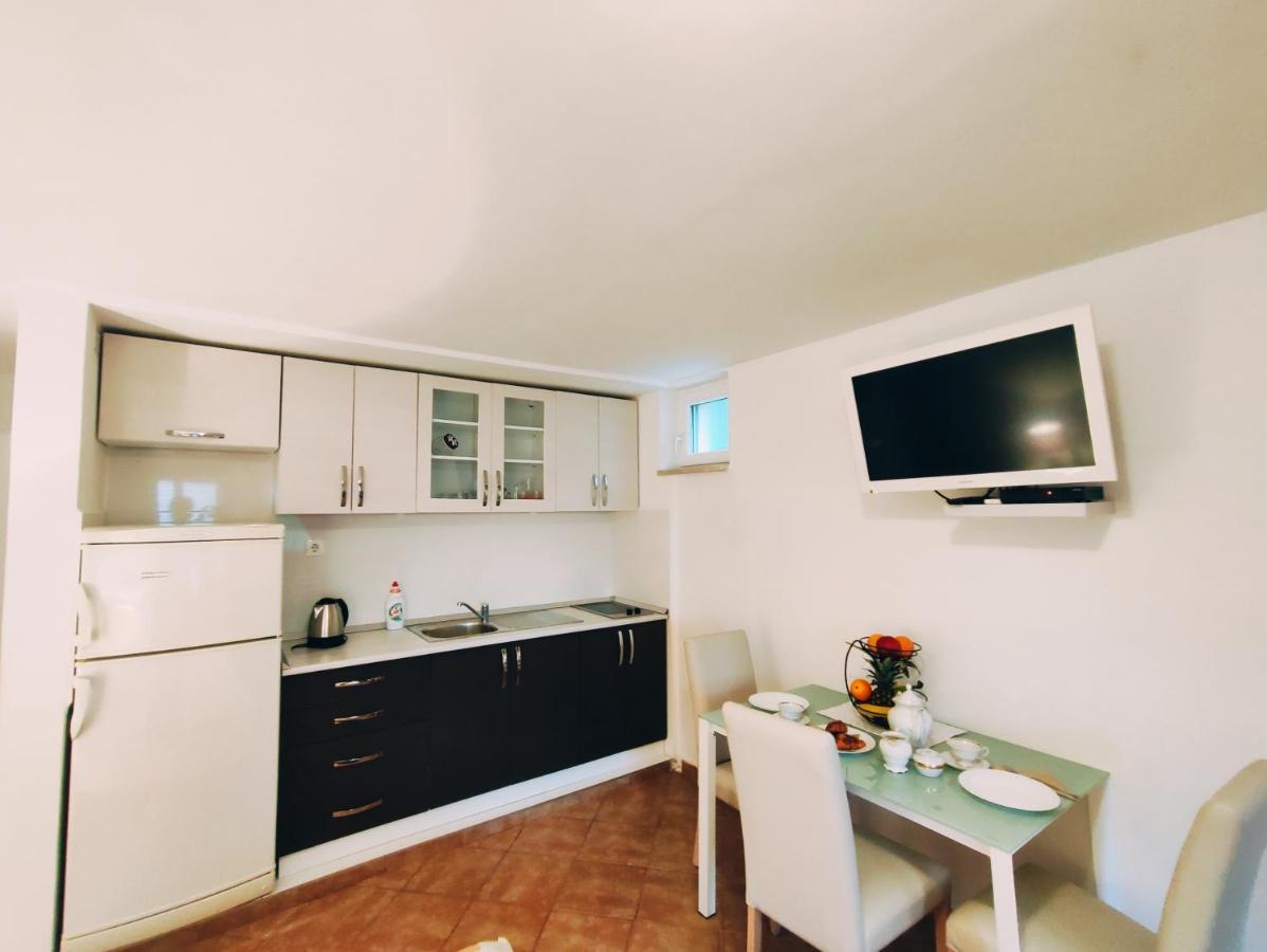 Apartmani Nada Mustapic Brela Exterior foto