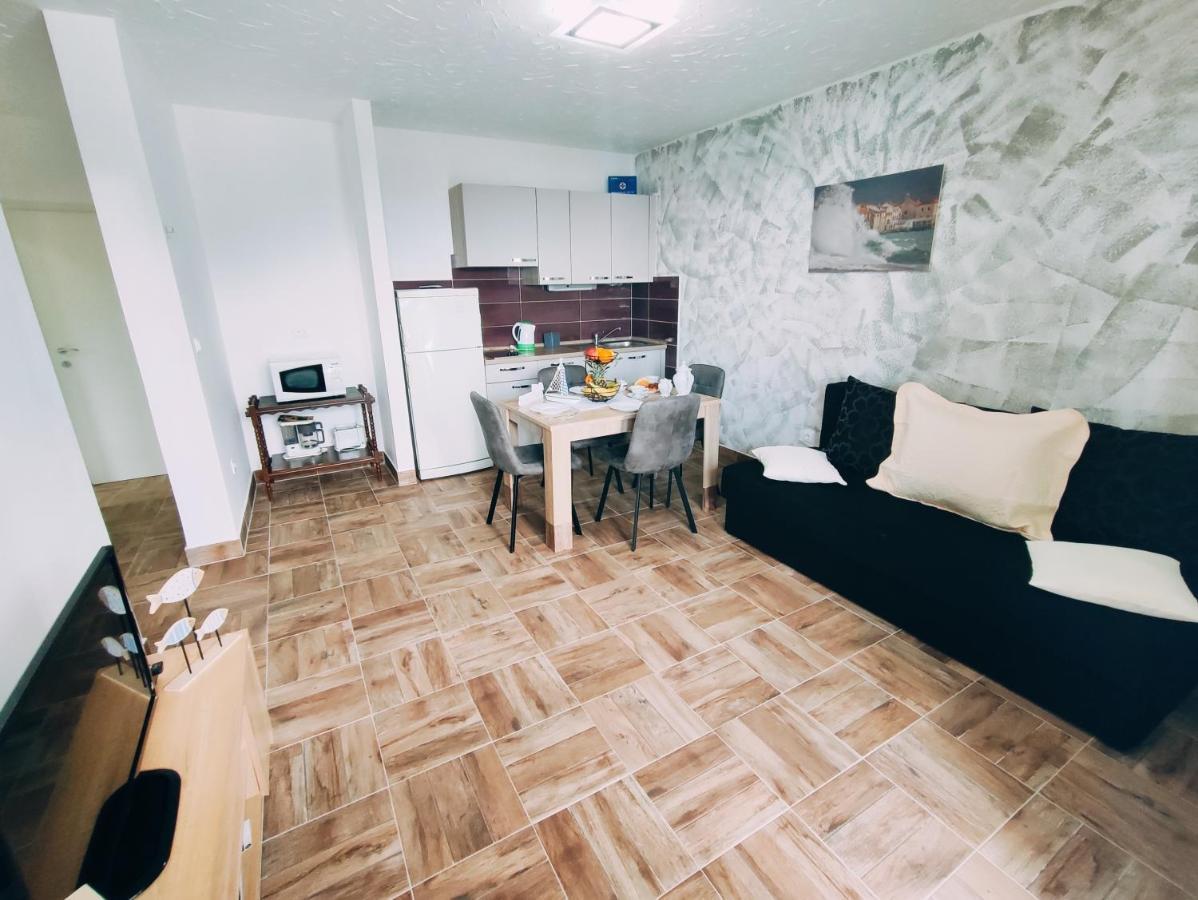 Apartmani Nada Mustapic Brela Exterior foto